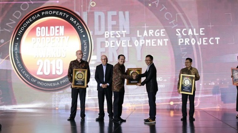 https://images-residence.summarecon.com/images/gallery/article/13491/thumb/4 sbd golden awards 2019.jpg